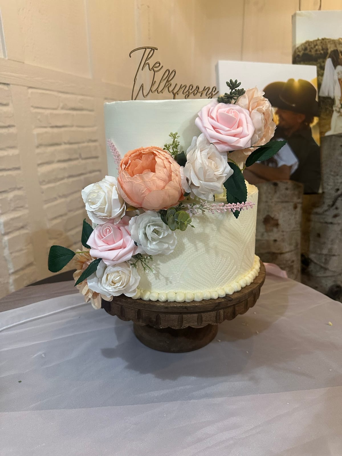 Elegant floral wedding cake
